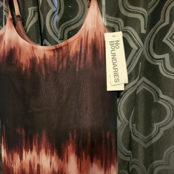 Woman's NO BOUNDARIES Dress - Picture 4 of 5